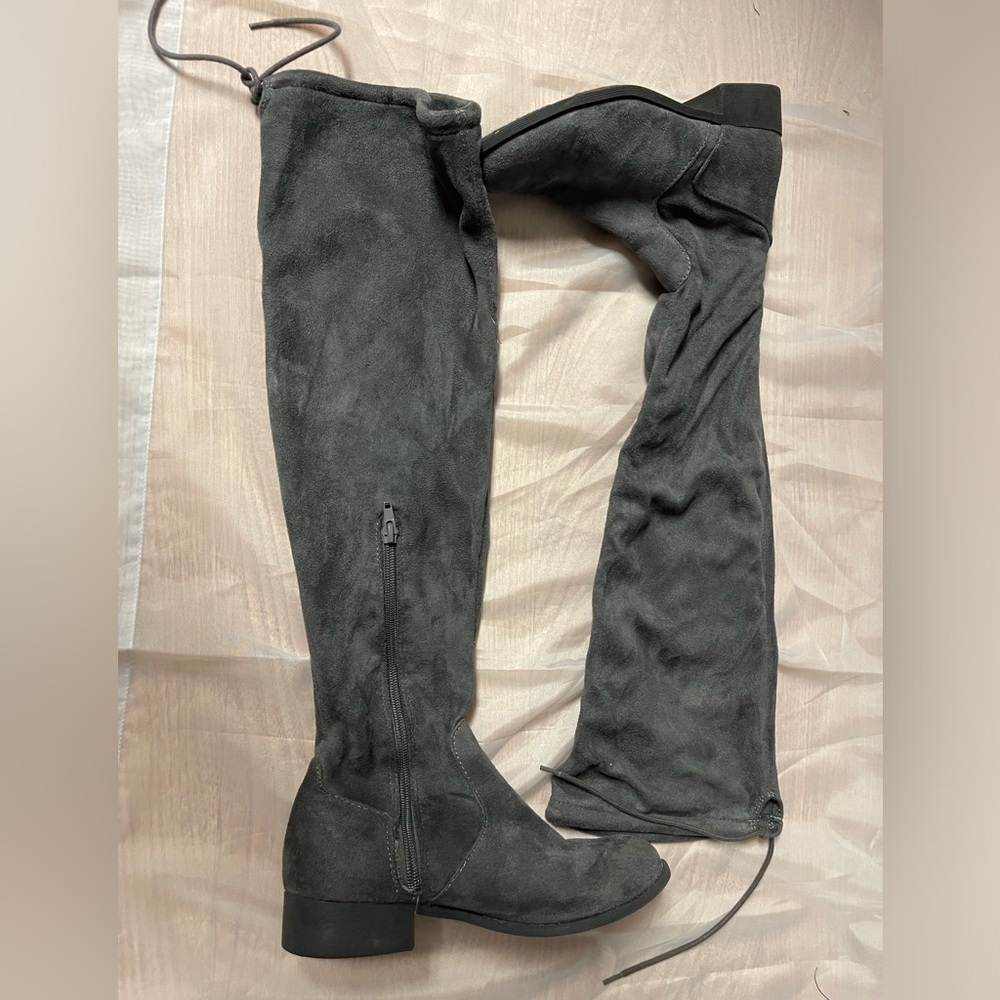 Women’s Gray Knee High Boots - 7